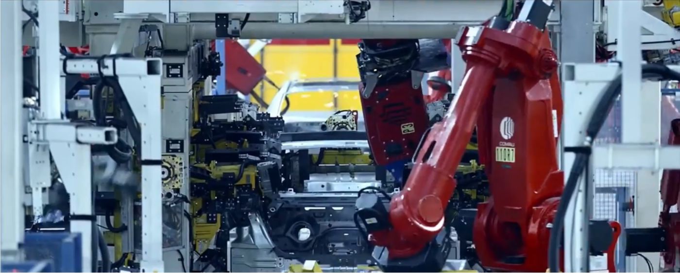 Máquinas que construyen un vehículo Maserati
