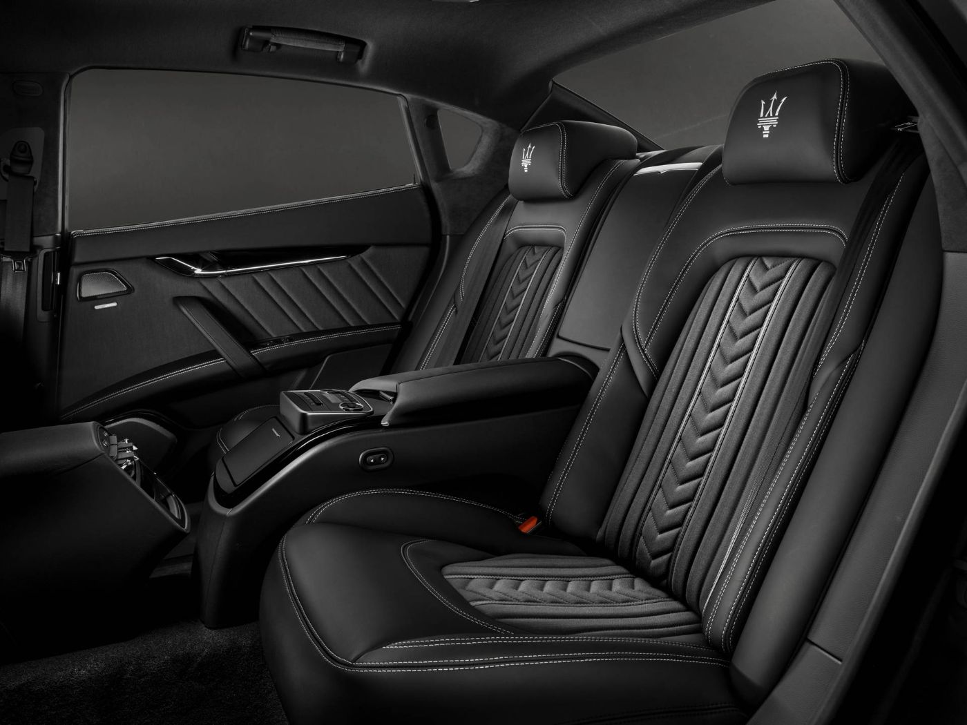 Rear seats design in black leather by Ermenegildo Zegna - Maserati Quattroporte GranLusso