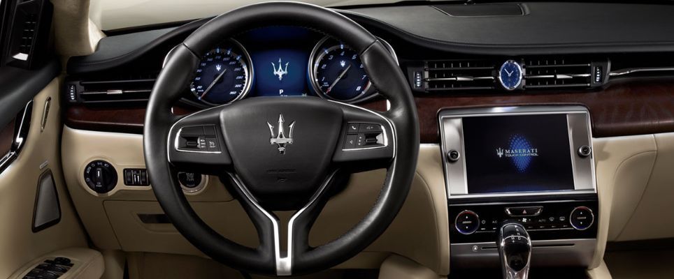 Quattroporte interior design: steering wheel, dashboard, beige leather