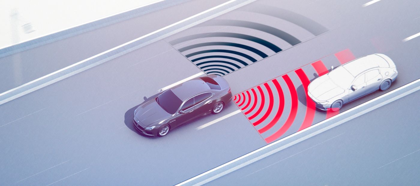 Active Blind Spot Assist - Maserati and a vehicle detected in a blind spot of the car