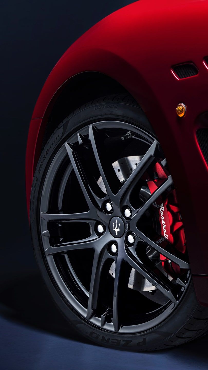 Maserati GranTurismo accessories for rims, red brake caliper