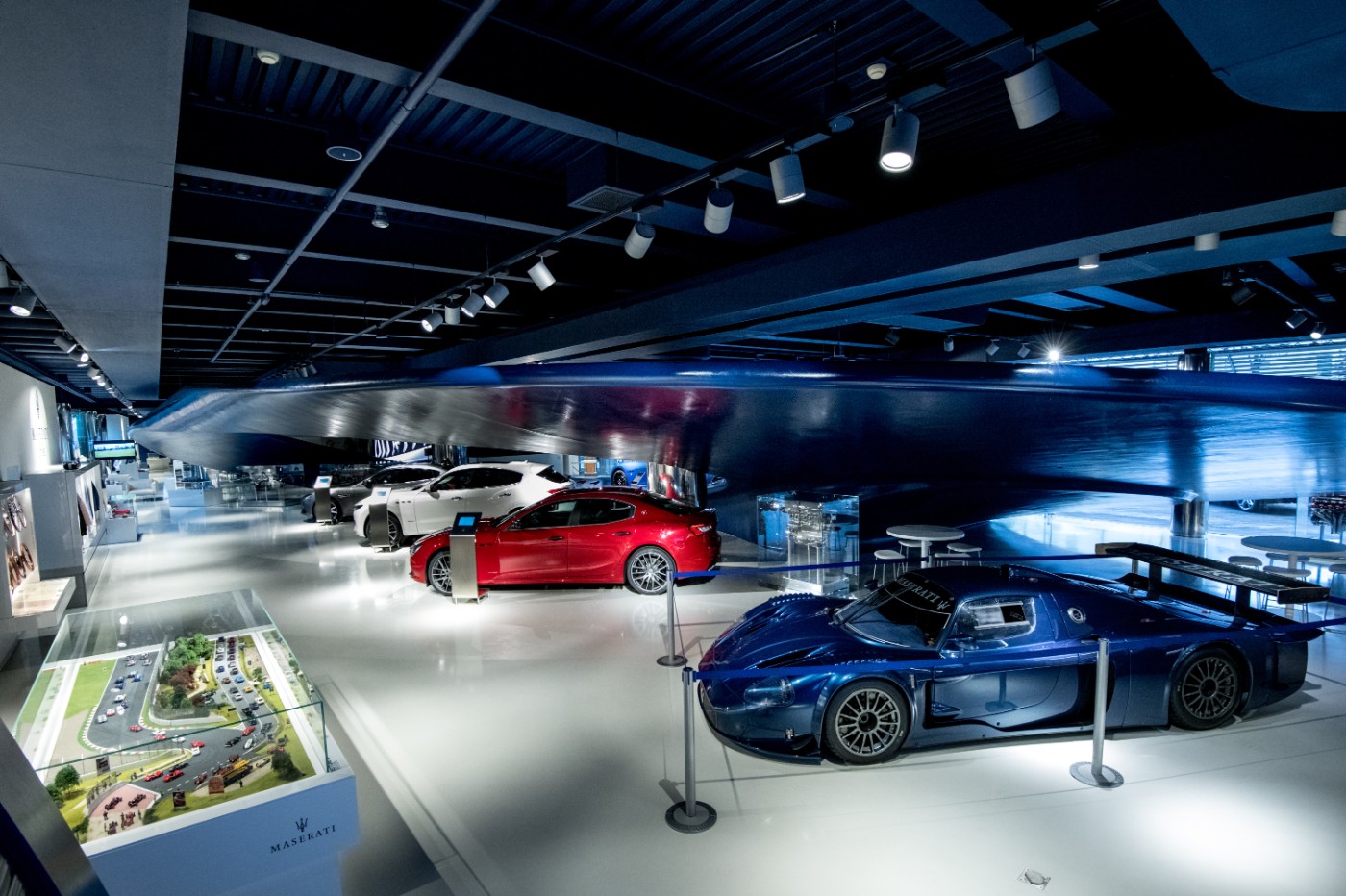 Exposición de modelos Maserati en Módena